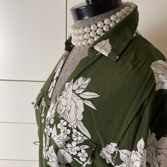 ANN TAYLOR Sz M. Gorgeous olive 🫒 - Picture 3 of 7